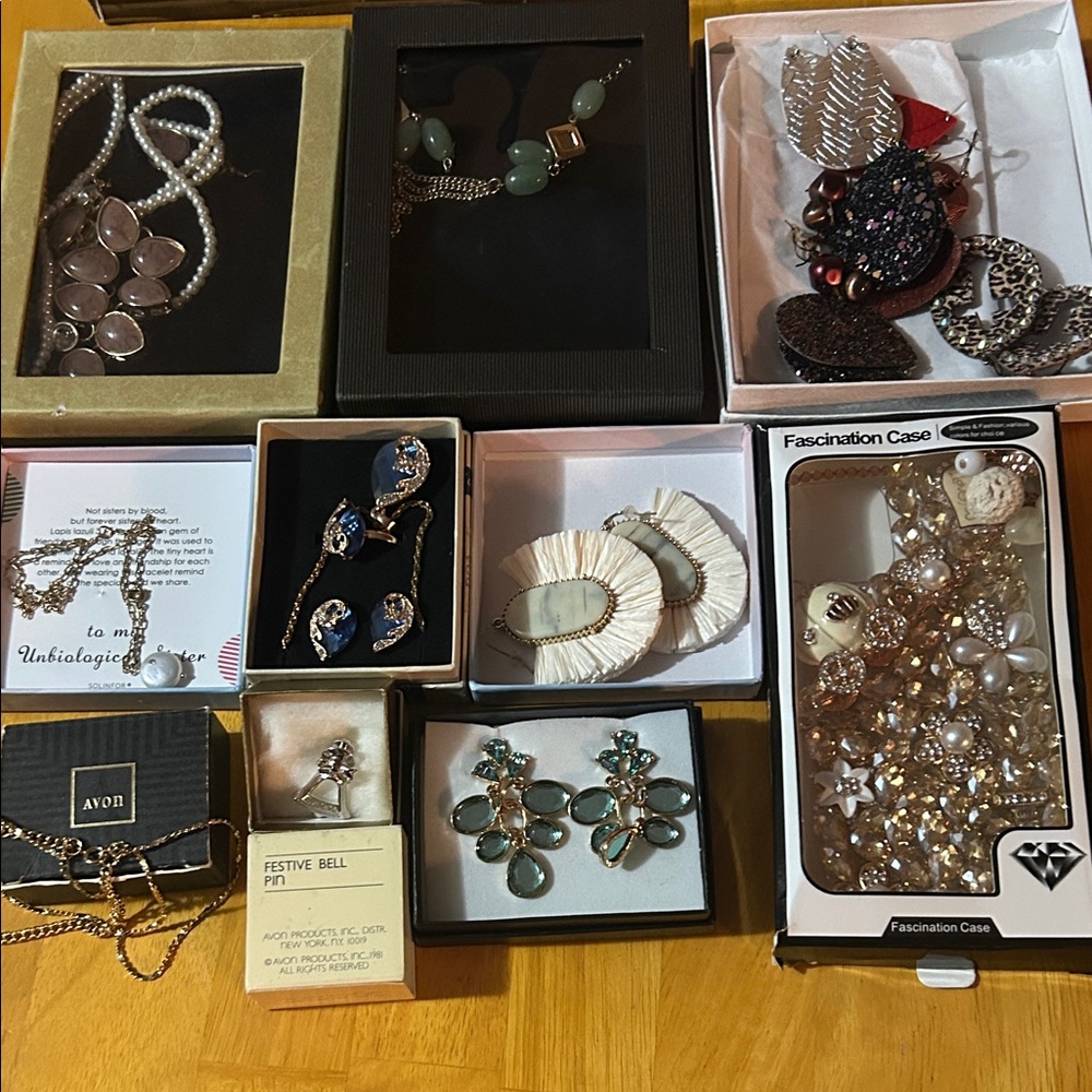 Assorted Jewelry 
Most is NWT 
All excellent condition